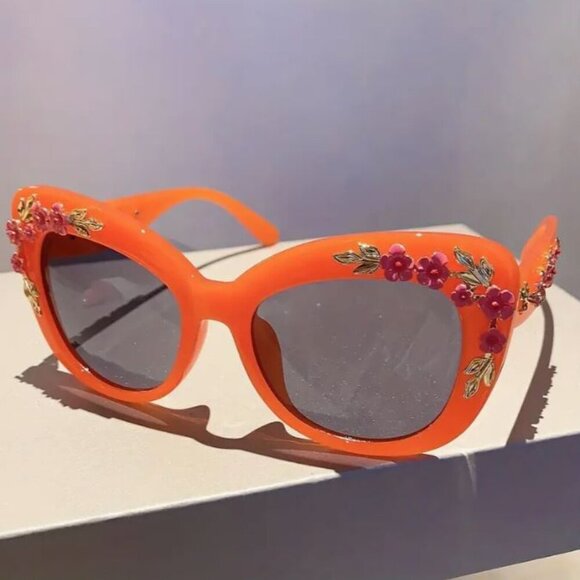 NEW Retro 50\'s Orange Flower Accented Cat\'s Eye Sunglasses